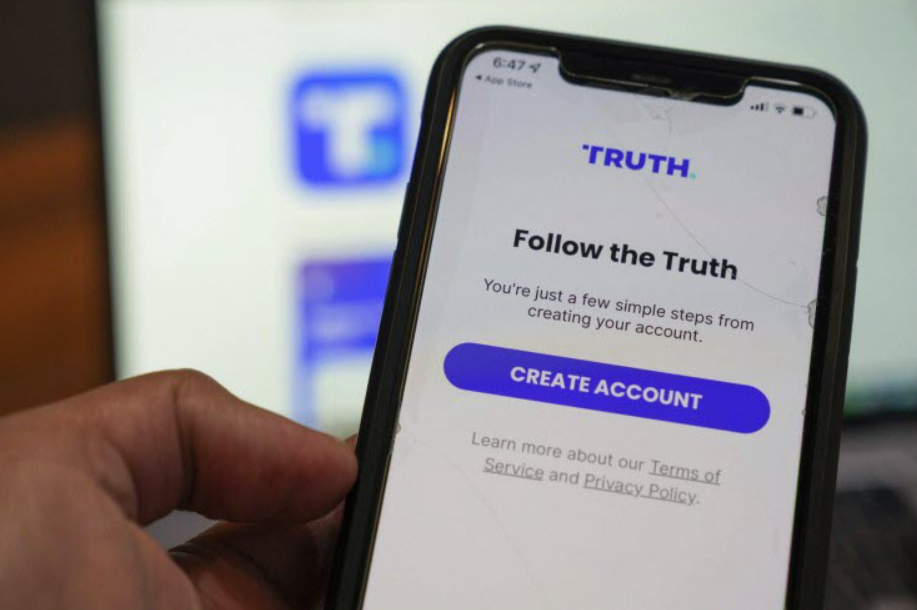 تطبيق ترامب Truth Social