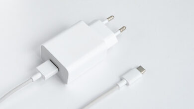 هذا النوع من شواحن الهواتف قد يرفع فاتورة الكهرباء