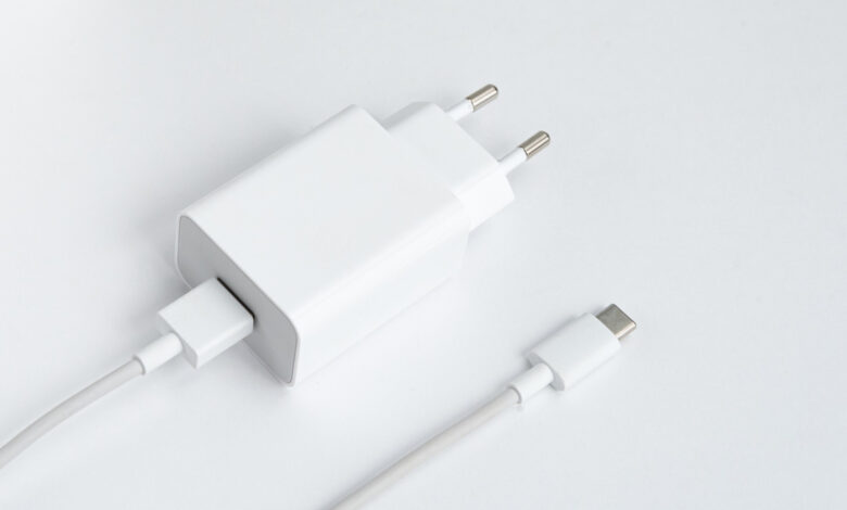 هذا النوع من شواحن الهواتف قد يرفع فاتورة الكهرباء
