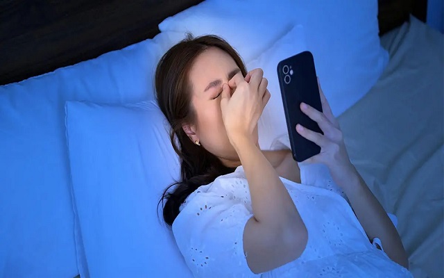 تقليل ضغط العين أثناء استخدام الهاتف